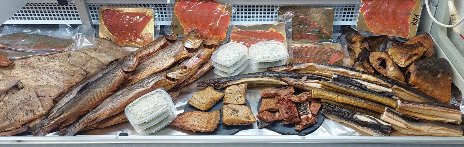 Räucherfisch-Auslage 2