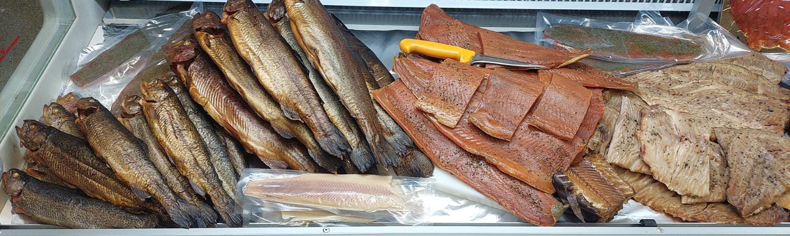 Räucherfisch-Auslage 3